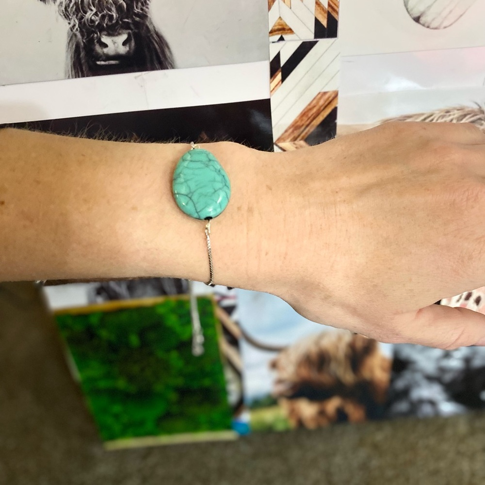 Adjustable silver bracelet/ turquoise pendant & faux diamond studs on ta…